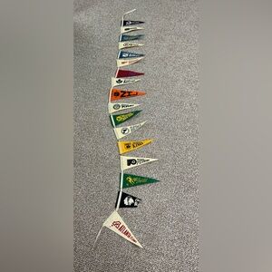 VTG 1970s NHL Hockey Felt Pennants Banner Seals Flames Flyers Blues Kings FLAWS